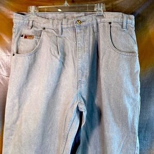 Vintage light gray 40” waist acid washed 90’s pleated jeans. Gate Jeans original